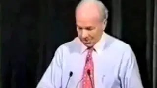 Kenneth Lay (Кеннет Лэй) на встрече с сотрудниками Enron 16 августа 2011года.
