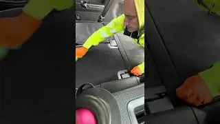 Car boot cleaning and vacuuming, czyszczenie i odkurzanie bagażnika  samochodowego