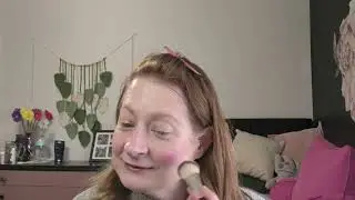 Cold Girl in a scent, beverage and makeup look