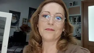 MAQUILLAJE REJUVENECEDOR CON COLOR GRANATE  PARA D&Iacute;A A D&Iacute;A