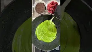 Immersive experience of the production process of Matcha Oreo Strawberry