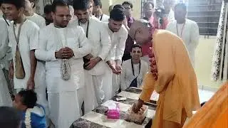 HH Haladhar Swami Maharaj with Secretary HG Praneshwar Das Pr Old Prasadam Distribution video