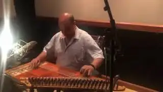 عزف قانون من داخل الاستديو