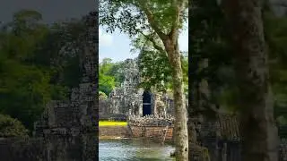 Om River Gate