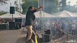 YO VIVO  A MI MANERA  CANTAUTOR ADRIAN EL GALÁN DE EL DESPECHO 