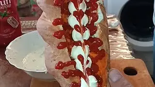 Соус + хотдог.