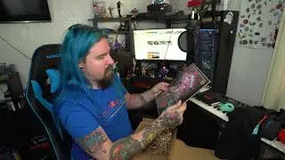 TR Unboxes a Geek Gear box!