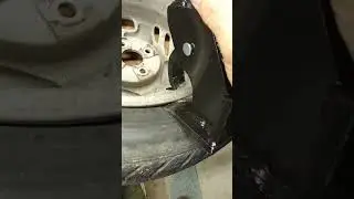 How to use a Chinese tire bead breaker. Brilliant!