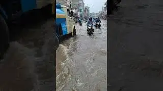 Gurgaon iffco chowk sadak pe dekho barish hone ke bad kya najara hota h