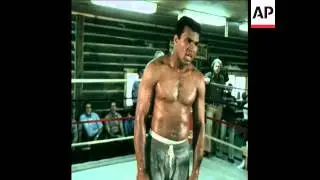 SYND 24-8-73 MUHAMMAD ALI FIRST SPARRING SINCE JAW-BREAK
