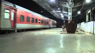 Longest Running Rajdhani Express Of Indian Railways : TVC Raj With GOC WDP-3A &ldquo;TOASTER&rdquo; Skips Vapi