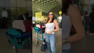 ✈️ Esha Deol spotted today at Mumbai Airport before takeoff 😊