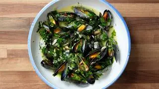 Classic Moules Marini&egrave;res &ndash; French Steamed Mussels with Damien Leroux