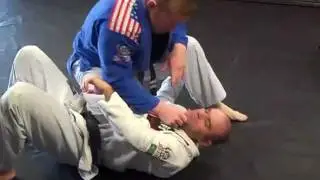 Двойной заезд на коленях с черным поясом BJJ Уоррена Маурера