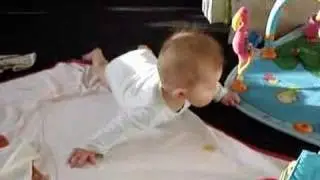 Ella rolt van rug naar buik