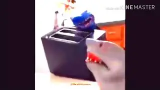 Shark Puppet Screaming. (EARRAPE)