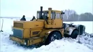 Tractor Kirovets K-700 wins the snow captivity