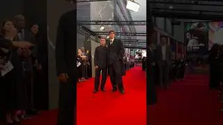 Джейкоб Элорди и Оскар Айзек присоединились к нам на красной дорожке в честь премьеры фильма &laquo;Фра...