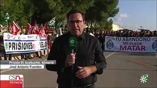 Protesta de funcionarios a la puerta de El Acebuche