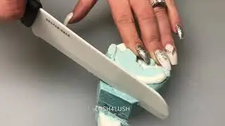 One Eskimo bubble bar - Lush Kitchen Exclusive - ASMR satisfying cutting