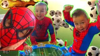 Spider-Man Spiderman gioca a CALCIO ⚽ Spiderman plays FOOTBALL ⚡ Спайдермен играет в ФУТБОЛ