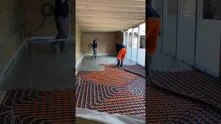 Cementdekvloer oftewel Cementgebonden Gietvloer - Als dekvloer geplaatst door Faber Comfortvloeren