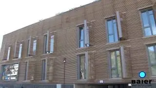 Schiebefaltladen mit Holzlamellen