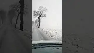 Route blanche enneig&eacute;e sous les roues.   #winter #snow Bonne route