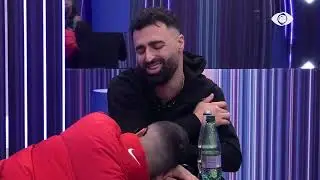 Eriku i performon Stenaldos këngën që e ka krijuar në një periudhë të keqe të jetës së tij