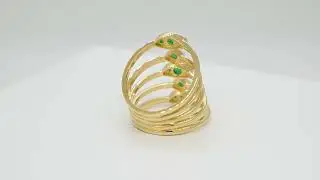 Custom-made Emerald Ring in Solid 18K Gold