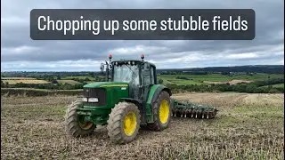 Discing and pressing stubble fields