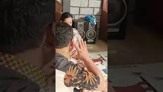 Memijat kaki  ibu muda #short #terapisjalanan #pijat
