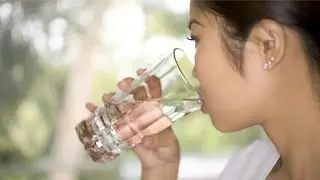 Поможет ли употребление большего количества воды похудеть? | WebMD