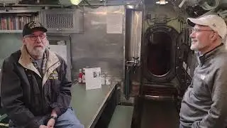 Тео и Базз на подводной лодке USS Cod!