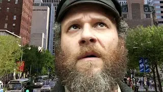 A man wakes up after 100 years in modern America. An American Pickle (2020) explained in Hindi/Urdu