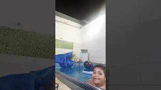 Mais uma vez na piscina 1:00 da manhã.