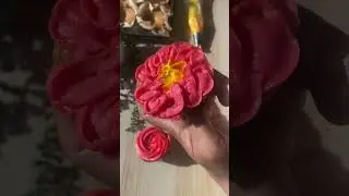 cupcake 🧁 icing flowers 🌹 #shortsfeed #ytshorts #cake #trending #baking #foodie #cupcakelove