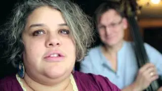 Hithit.cz - Ridina Ahmedov&aacute; a Petr Tich&yacute; - HLASkontraBAS - toč&iacute;me CD!