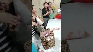 Funny exchange gift 😅🎁 #trending #funnyexchangegift #christmas #funny 