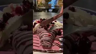 Chocolate cr&ecirc;pe | ruby chocolate | berry fruits | dark chocolate | whipped cream