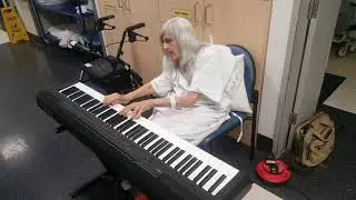Street Pianist Natalie Trayling at Royal Melbourne Hos 2020 (Spontaneous Composition)
