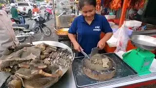 Street food is always the best food😋Thailand street food is amazing!