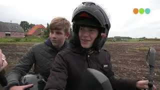 Crossen op een net gehakselde maïsakker