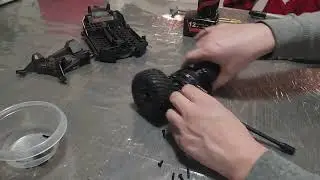 Как снять заднюю часть у Traxxas Mini Slash 4x4