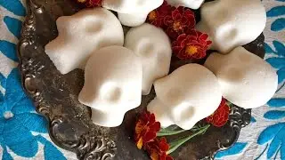 How to Make Sugar Skulls for Day of the Dead (Como hacer Calaveras de Az&uacute;car)