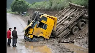 Caterpillar Trucks Trapped in a Deadly River Crossing | Spintires MudRunner