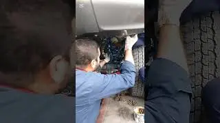 #auto #mechanic #nissan patrol rear wheel coil spring replacement 🛠️🚘🛠️🚗⚒️🇺🇸✅