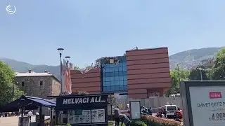 Bursa'da Zafer Plaza adlı AVM'deki Boyner mağazasının tavanı çöktü