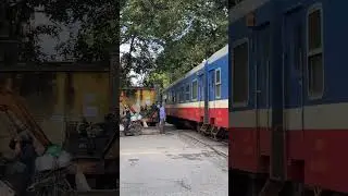 D19E 946 k&eacute;o t&agrave;u Charter SE43 rời ga H&agrave; Nội ( bản short ) #train #shorts