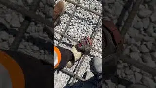 Tying Rebar gun #construction #concrete #desmoines #howto #concreteworks #concreto #work #contractor
